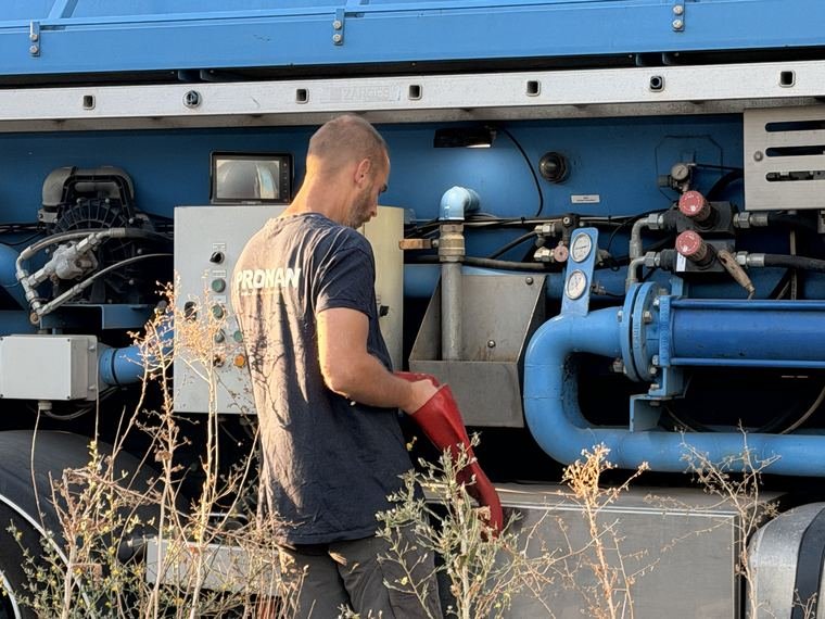 Le camion déshydrateur Green Var en fonctionnement, séparation des boues et de l'eau